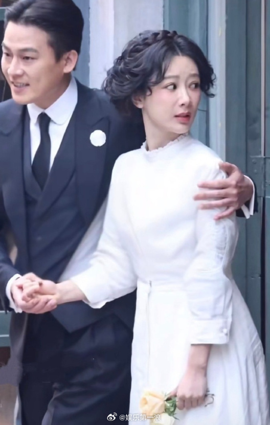 杨紫欧豪婚礼路透 《玉兰花开君再来》婚礼路透，好复古的妆造！ 