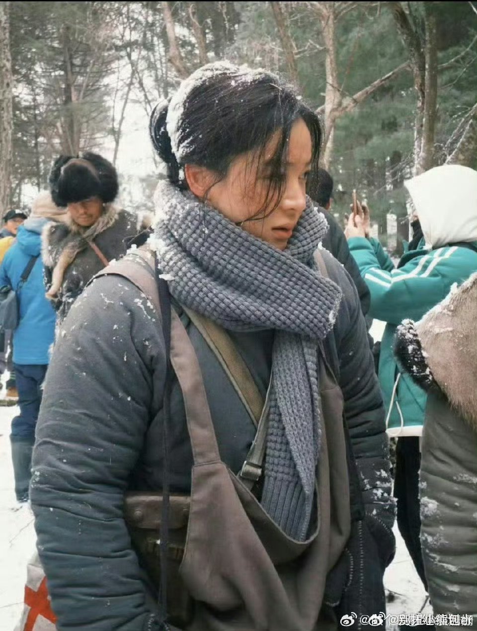 袁姗姗这都是演员必须做的事袁姗姗将敬业刻进骨子里，对每份工作都一丝不苟，用行动诠