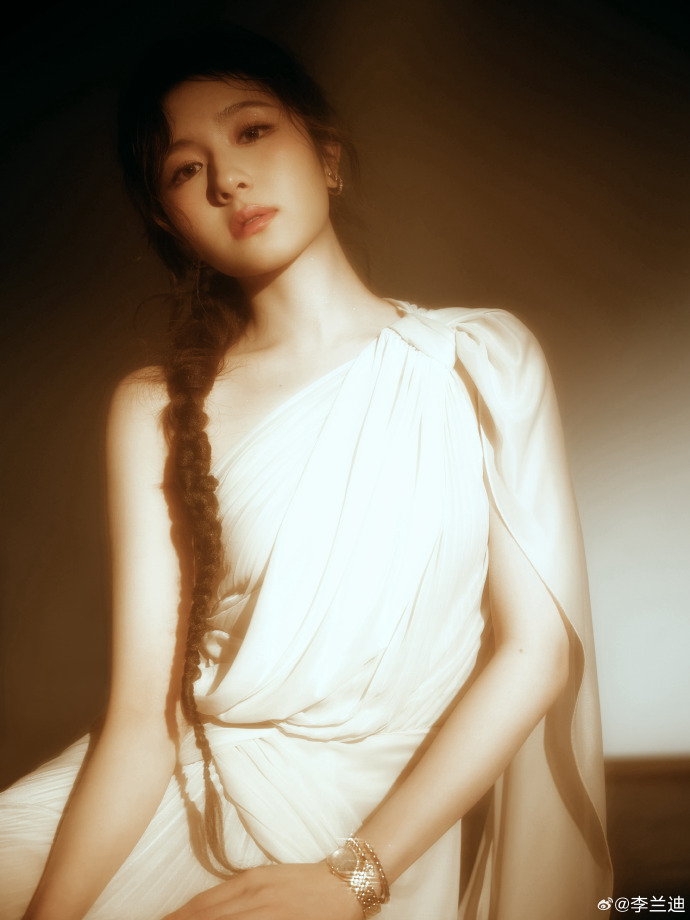 李兰迪缪斯神女 李兰迪缪斯女神李兰迪第二套造型神女来的