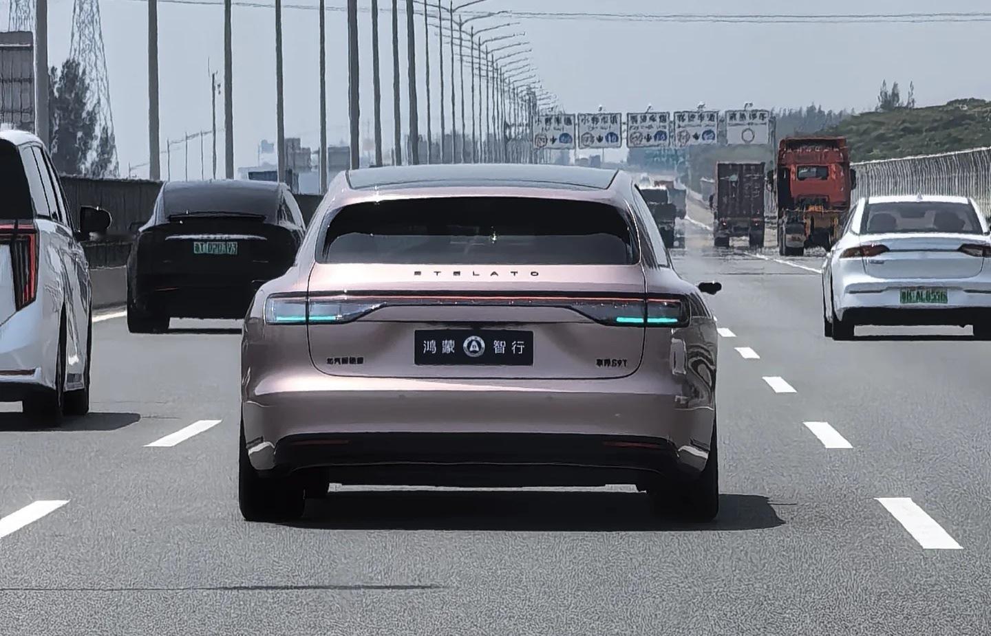 刷到好几个星玫粉享界S9T交付，都有上路的了，这个颜色实车看真的好看。 