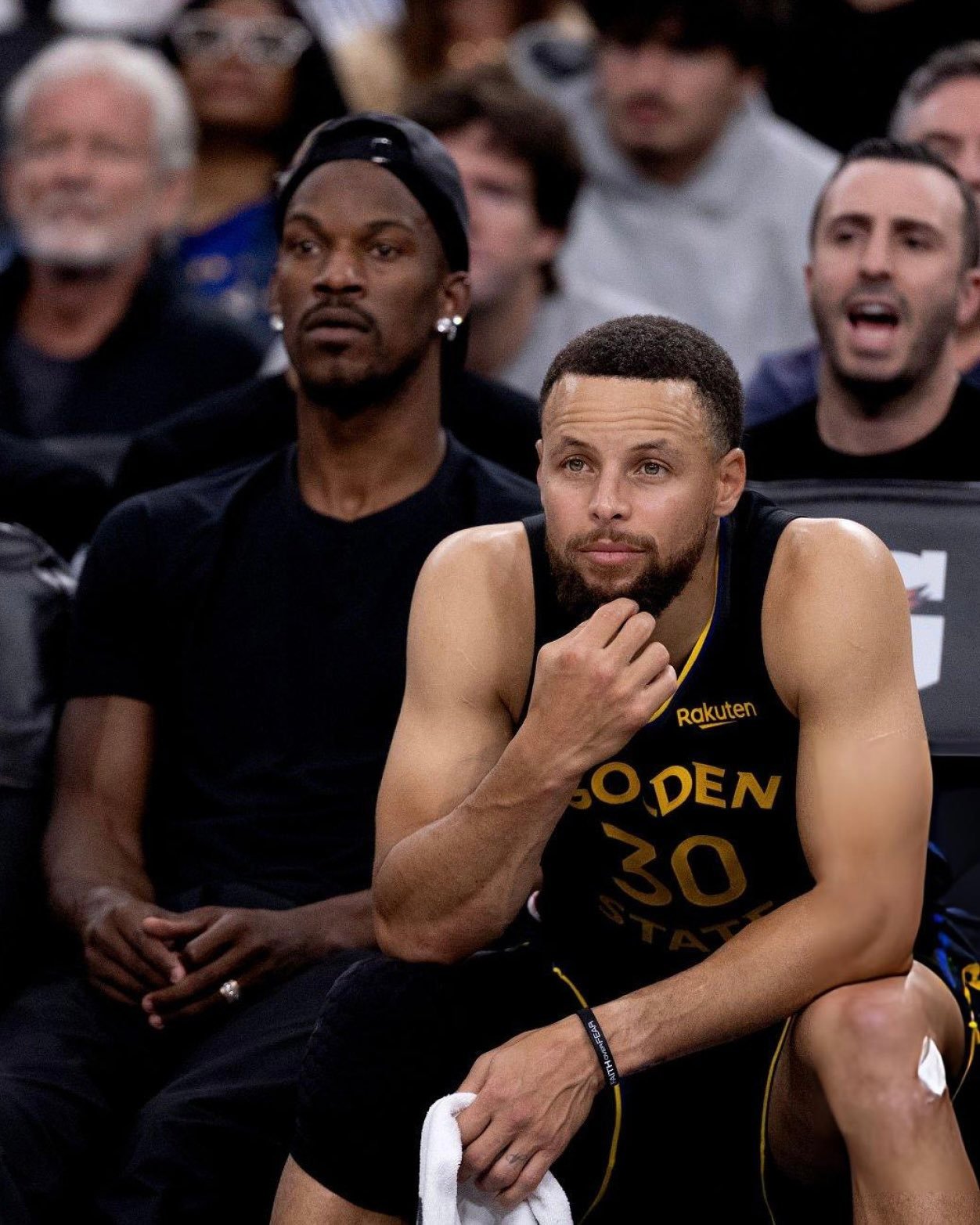 今日份赛场库库里超话创作官