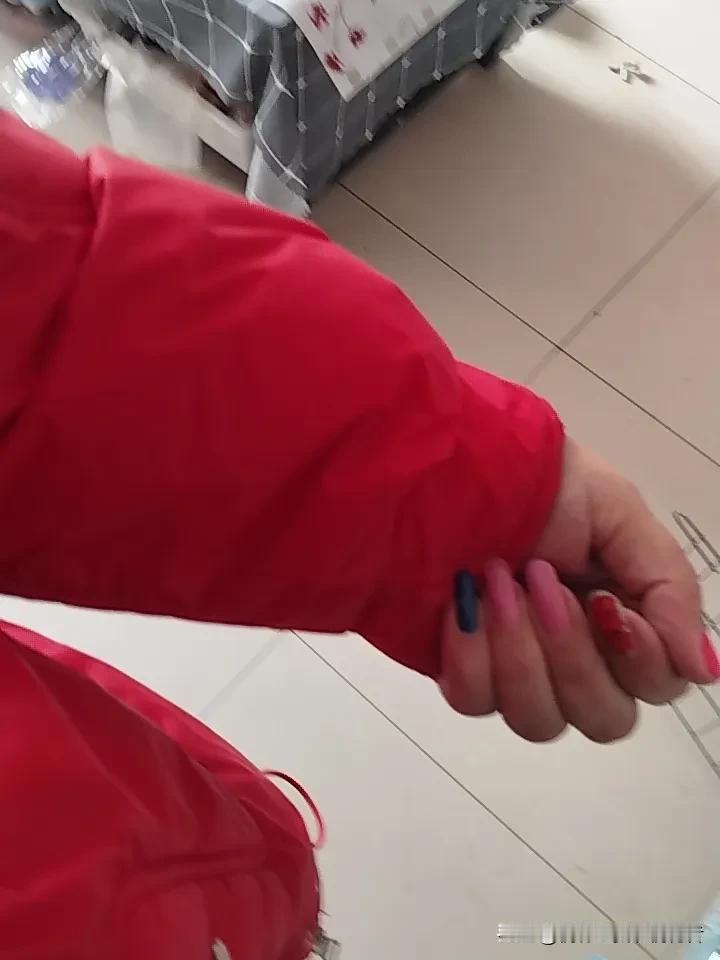 我真服了
天津的这个天气我太想吐槽一下了
夏天刚刚过，我的秋装还没穿呢，直接就过