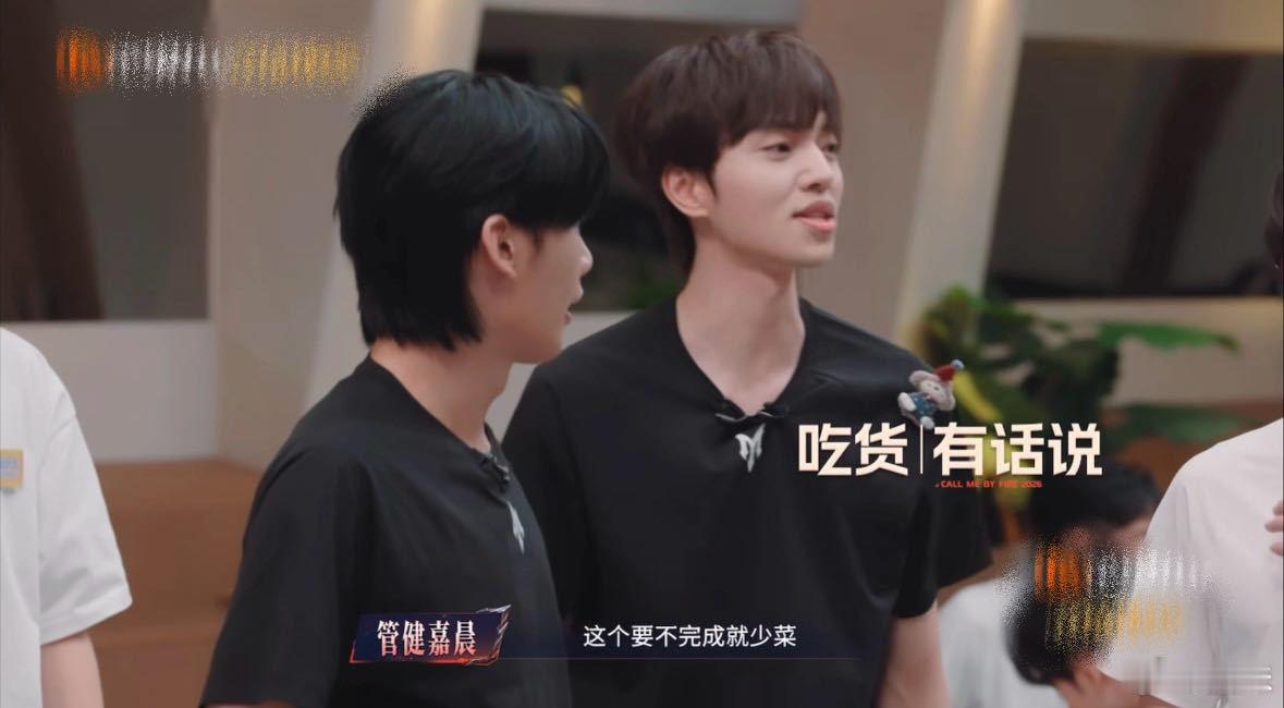 管健嘉晨镜头下的披哥管健嘉晨分享披哥幕后生活解锁披荆斩棘排练幕后，兄弟合唱氛围感