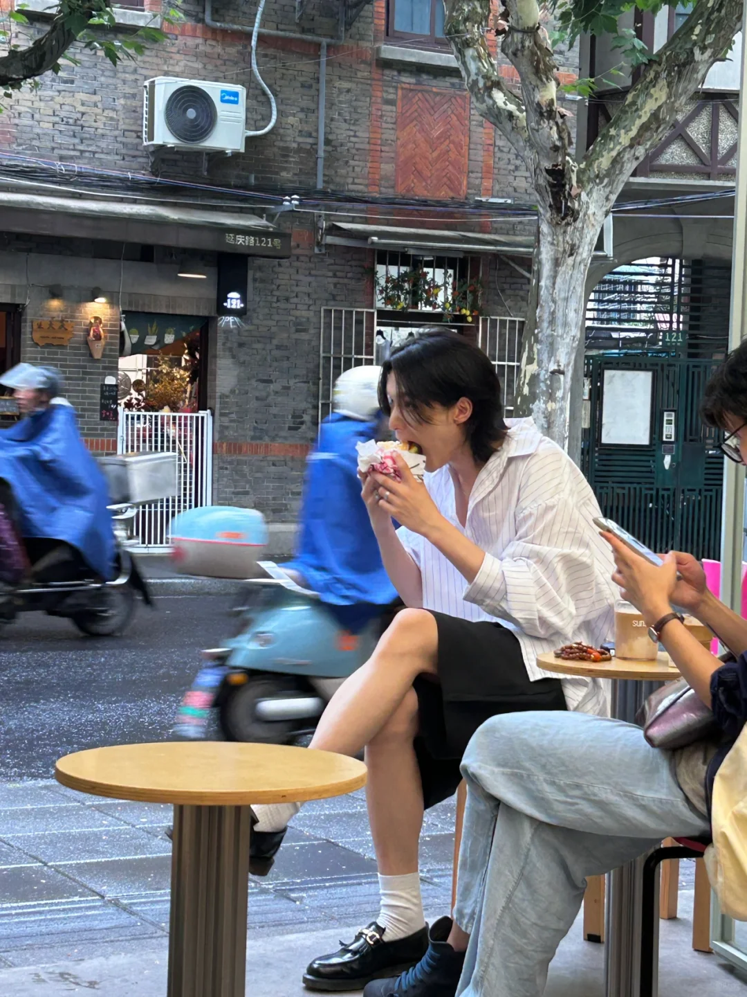 大吃一口