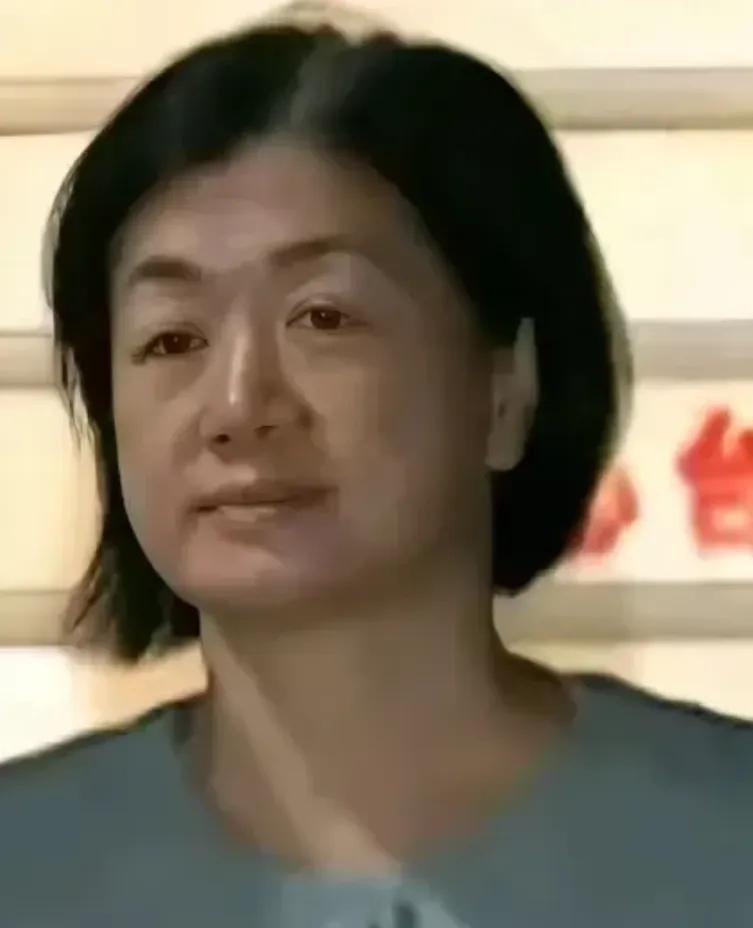 人抓了钱没了，怎么办呢？
作为云南铜业海外项目的前负责人，她2010年带着贪污的