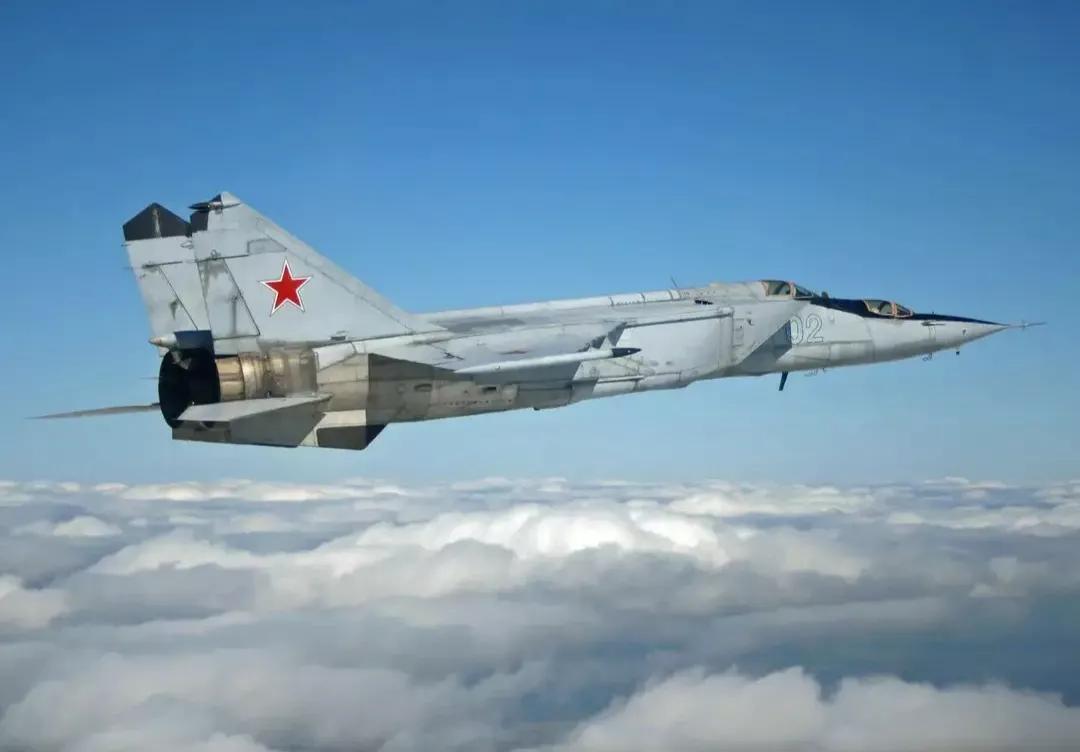 米格25截击机和日本零式战斗机都是航空史上的工程奇迹，但被美英宣传为工业垃圾，由