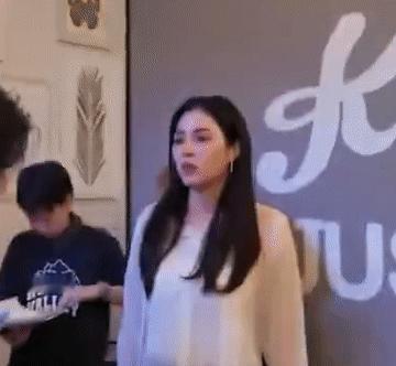 早上我迎面遇见领导，在脑子里就这样： 