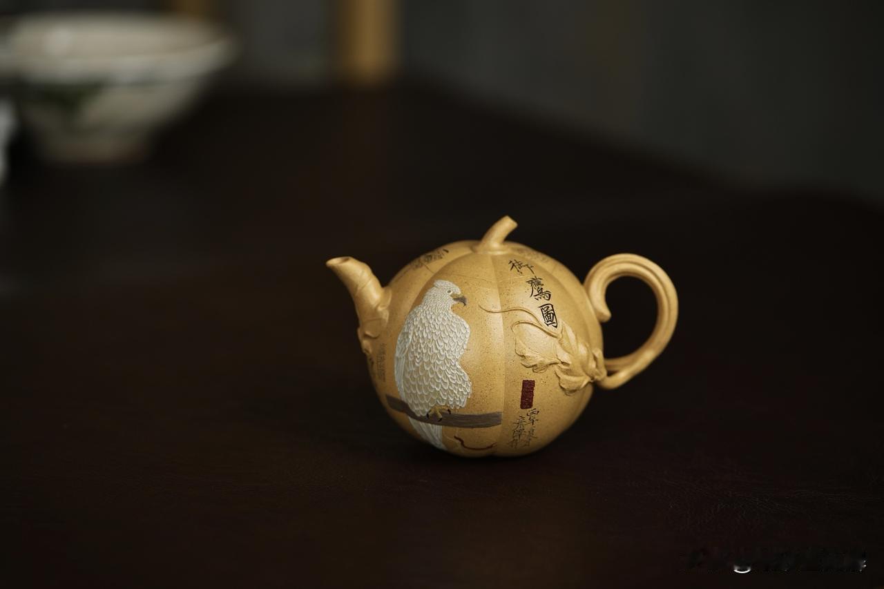老王茶话会：这把朱泥壶，差点把我“逼疯”
周末午后，老友老李带着他新得的“宝贝”