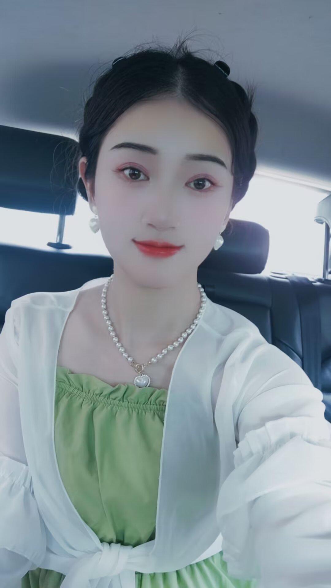 我们安徽人平均颜值这是挺高不反驳吧😋淡妆 淑女范 俏皮可爱 车内拍照