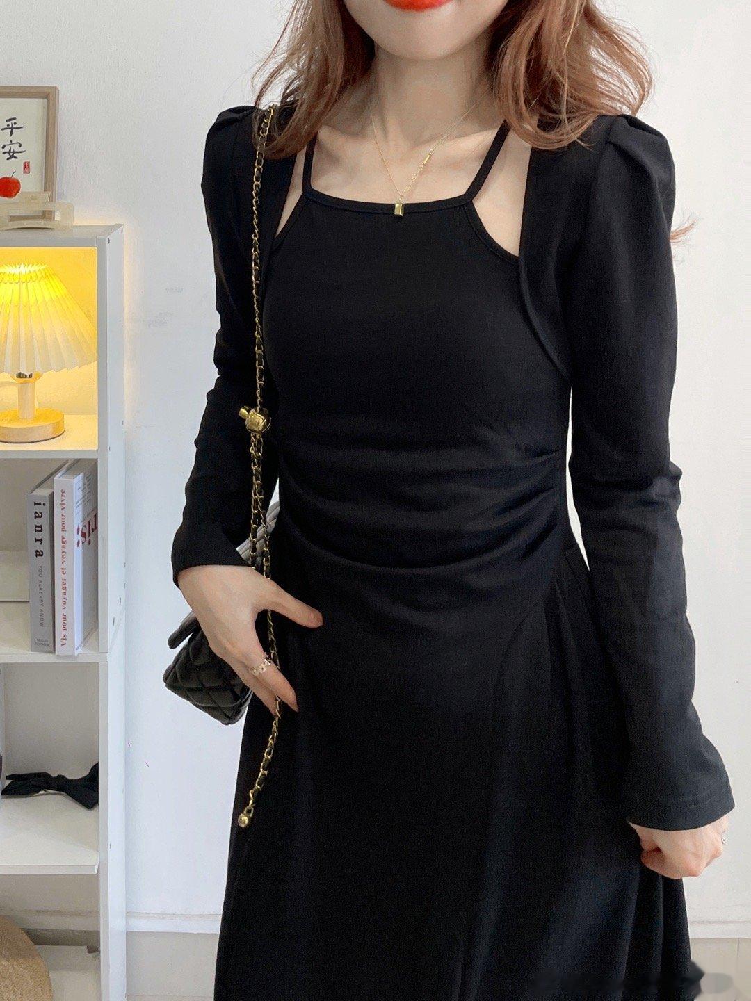 9🈷️24号   早10：00🈵199➖20呦每年秋冬都会出的黑色连衣裙，显