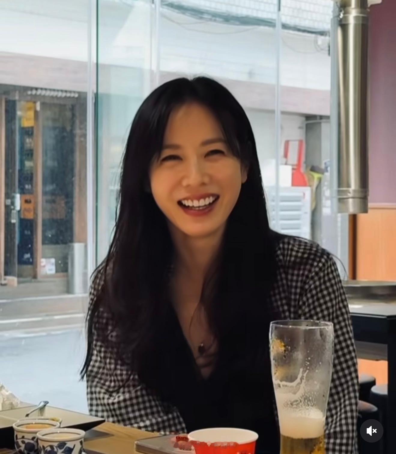 孙艺珍 孙艺珍 孙仙和朋友出来吃饭聚餐好漂亮😍 ​​​