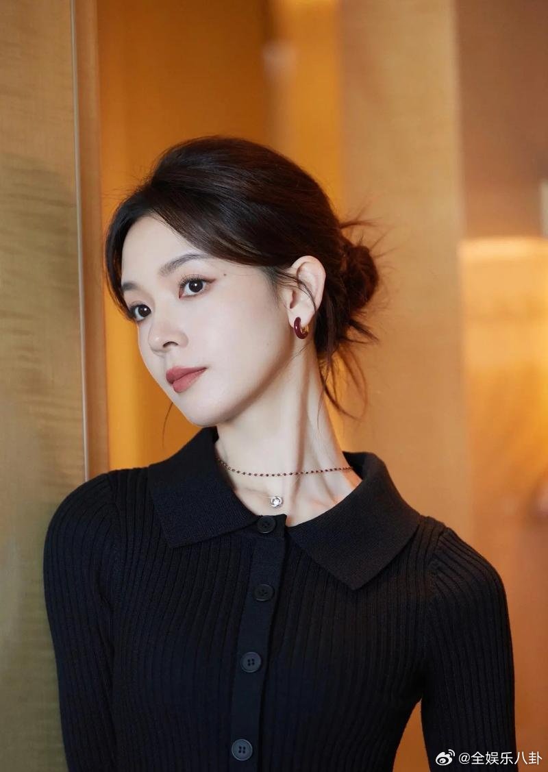 浪姐陈瑶的乘风印记乘风2026 初舞台的小紧张还历历在目，转眼她已经能在万人舞台