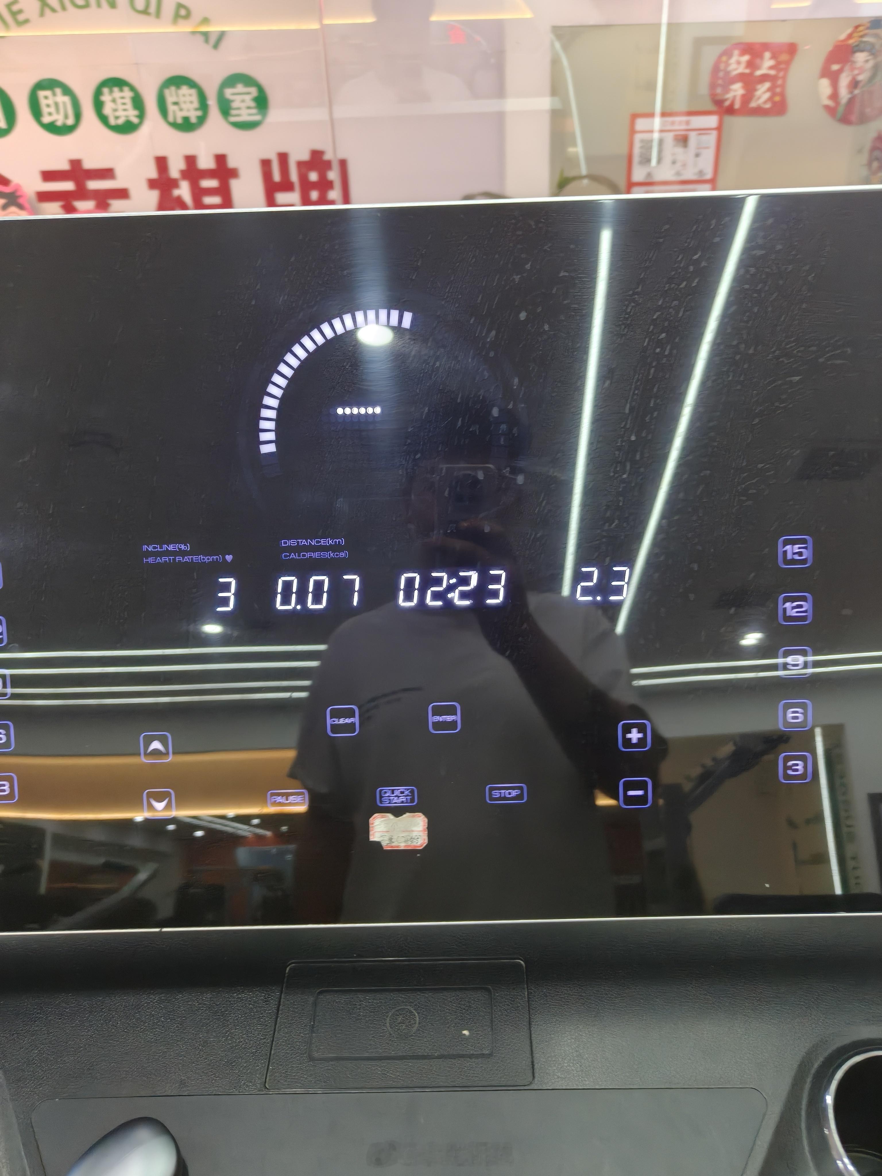 头都没洗就被拉出来运动了