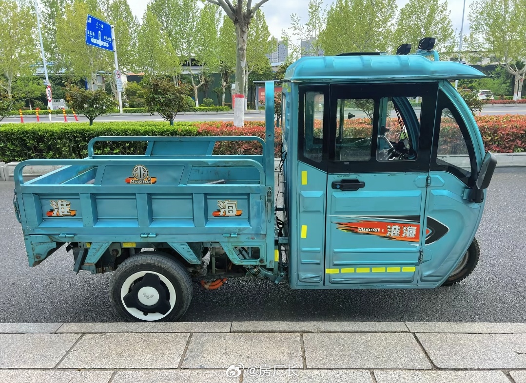 网友把九号系统移植到三轮车上，采用30KW功率的五菱mini电机，控制器远驱84