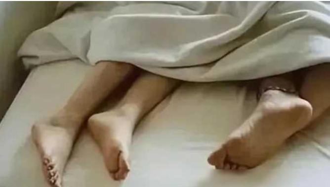 “管不住下半身怪谁？”2023年，福建厦门一50岁男子带30岁女网友到农场玩，发