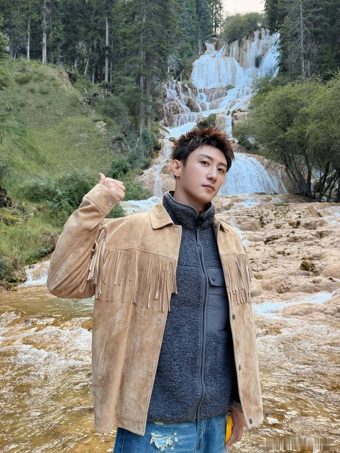 黄景瑜[超话]点击查收黄景瑜先森送出的扎尕瀑布明信片📷 ​​​