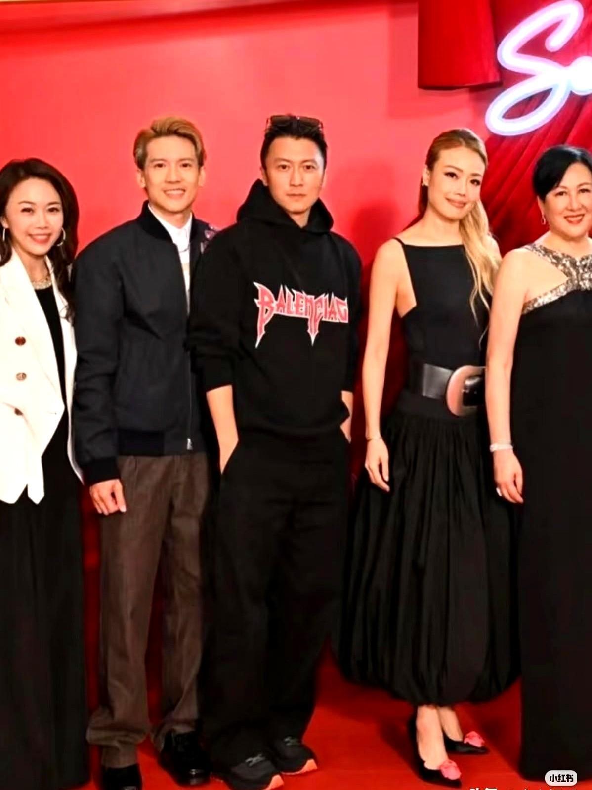 帽衫打败西装，谢霆锋把体面穿回自己身体

谢霆锋走进杨受成40周年婚宴，一身灰黑