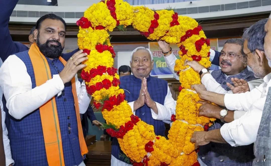 《印度快报》11月20日报道，印人党领衔的全国民主联盟（NDA）在比哈尔邦地方选