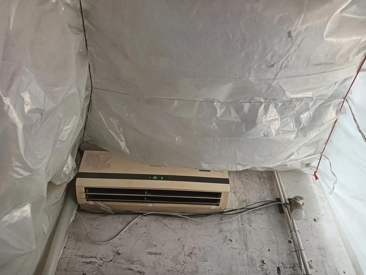 天热的在屋里搭了个窝棚依然挡不住热浪


这些天河南热浪滚滚，因为所售的货物的缘