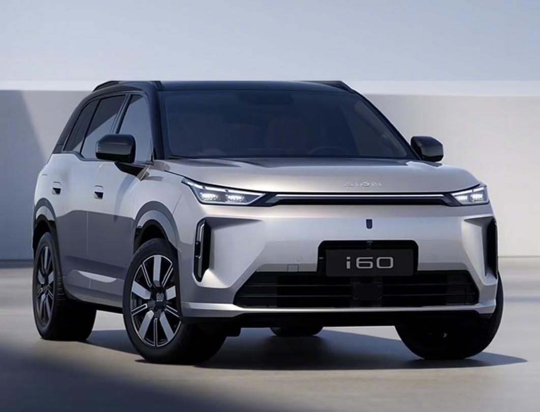 提供增程和纯电 埃安AION i60官图发布 开启预售日前，官方正式发布了埃安A