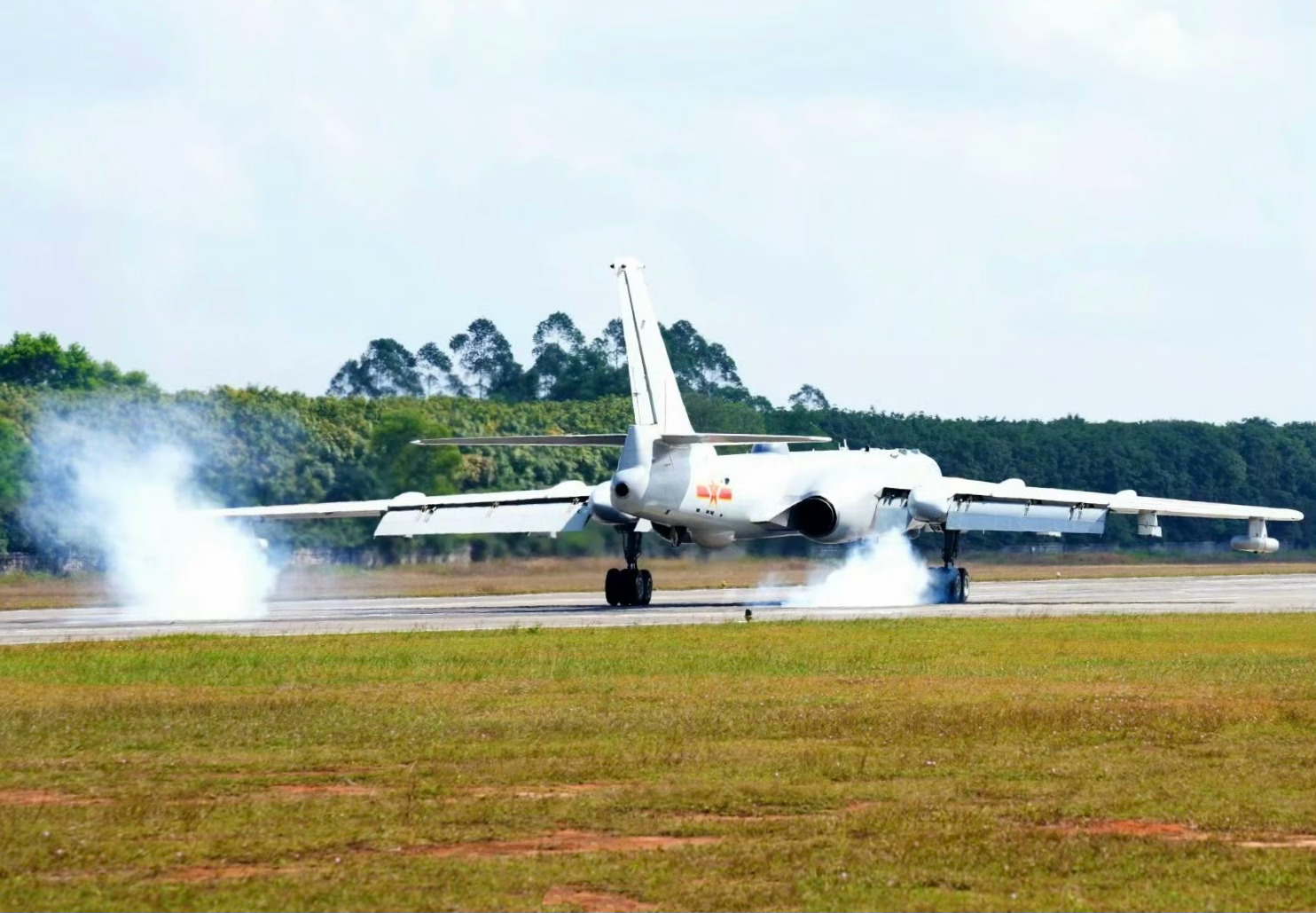 海南島に対艦爆撃機を配備