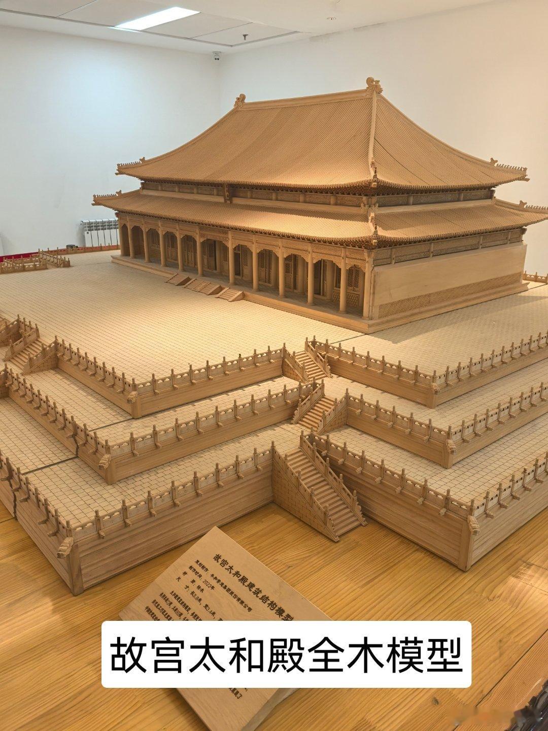 故宫的太和殿，可否说成是故宫的精华？一座大殿就像一座博物馆，凝聚着中国古代建筑的