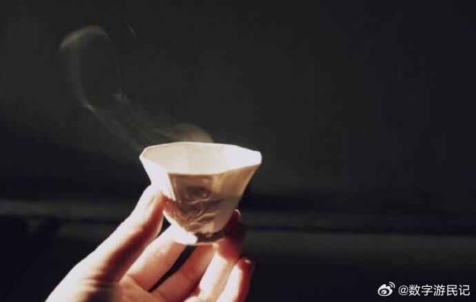 人越长大越会懂得，真正的自愈，从来不是彻底忘掉那些难过，而是不再让伤痛主导往后的