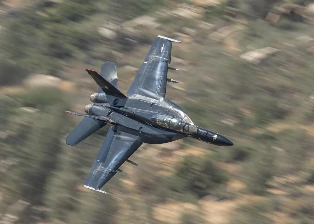 航空摄影师David Lister镜头下的大黄蜂战机
航空航天 战斗机 航空摄影