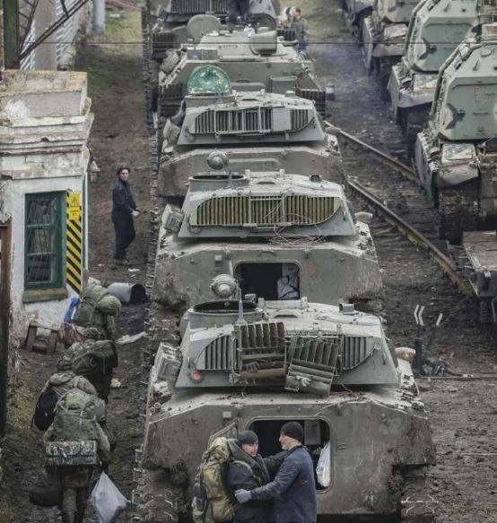 从纯军事角度来说，如果俄罗斯军队跟北约直接爆发军事冲突，很大概率上会被吊打。根据