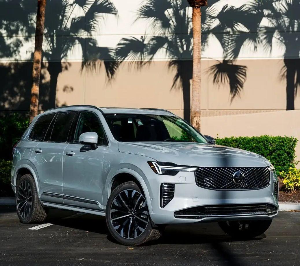 限时参考尊享价47.9万起，看沃尔沃全新XC90如何诠释北欧旗舰的动静哲学。
对