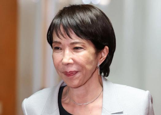 高市早苗以为靠着强硬的军事政策就能稳固权力，麻生太郎以为喊几句对抗中国和朝鲜的口