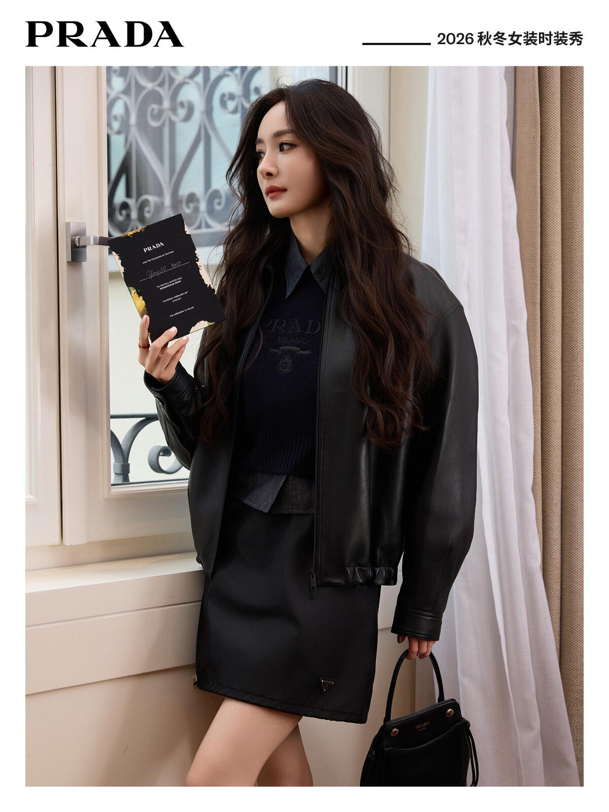 prada大秀米兰时装周时装周杨幂 ×Prada大秀杨幂全黑Prada预热造型，