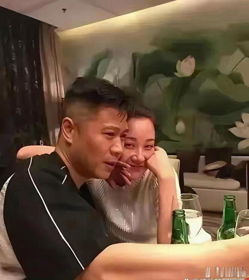 57⁠岁的﻿许晴私下聚﻿‎会也太放得开﻿了！喝到脸上身上都“‏﻿串‏皮”﻿，⁠‏