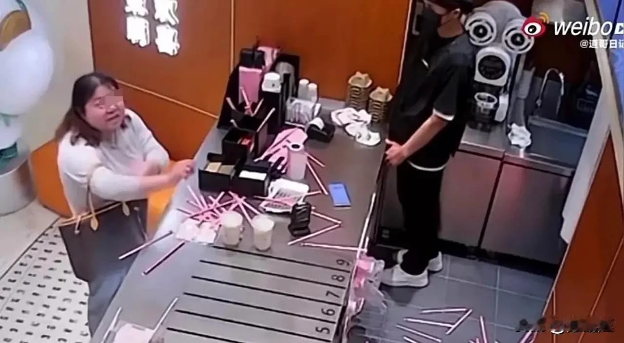 应该不止我一个人这样认为吧？连云港奶茶店事件，大家不觉得这位年轻的店员小伙
情绪