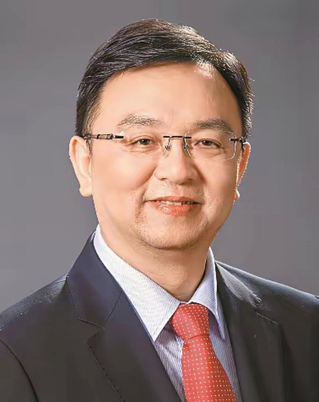 你绝对想不到，身家千亿的比亚迪创始人王传福，如今依然坚持每周雷打不动做一件事：拎