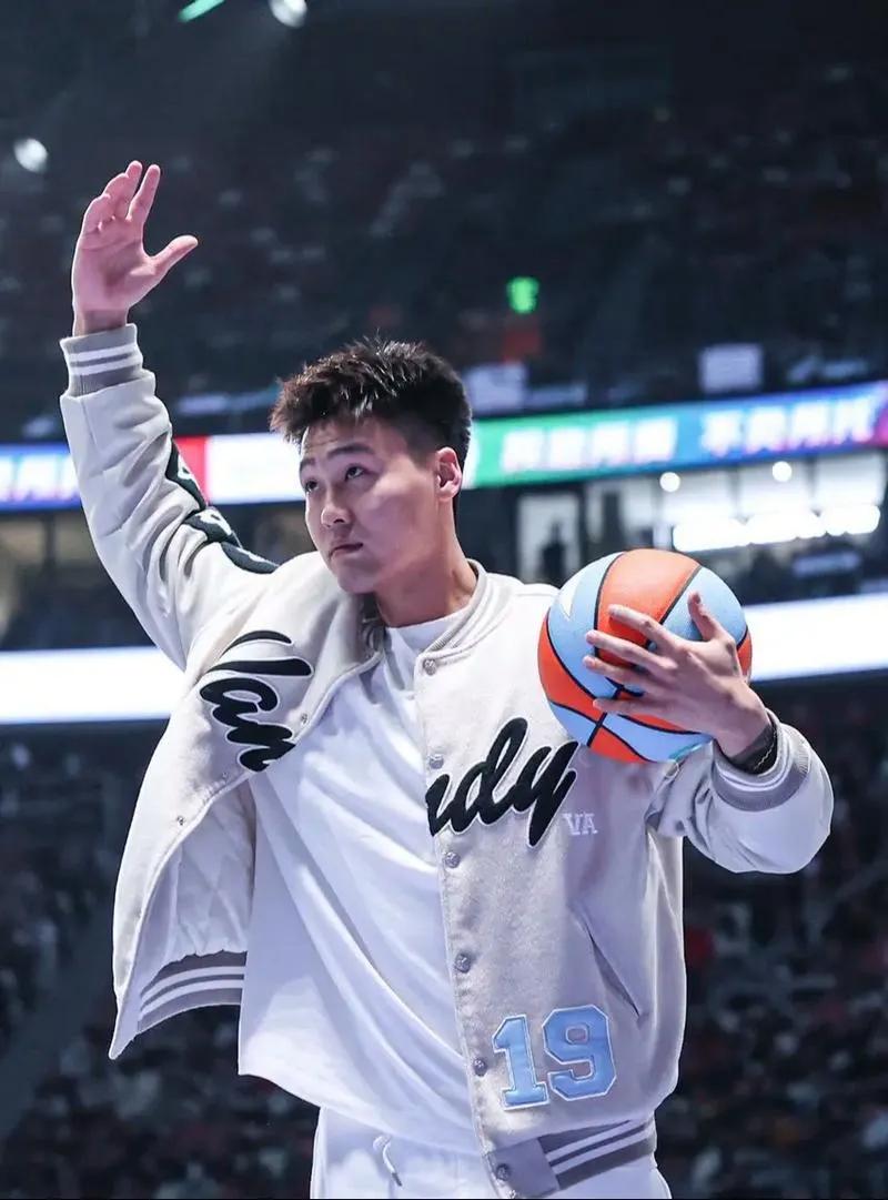 澳大利亚教练告诫队员，你们不全力以赴应付中国，中国也有爆冷的机会。
你看，澳大利