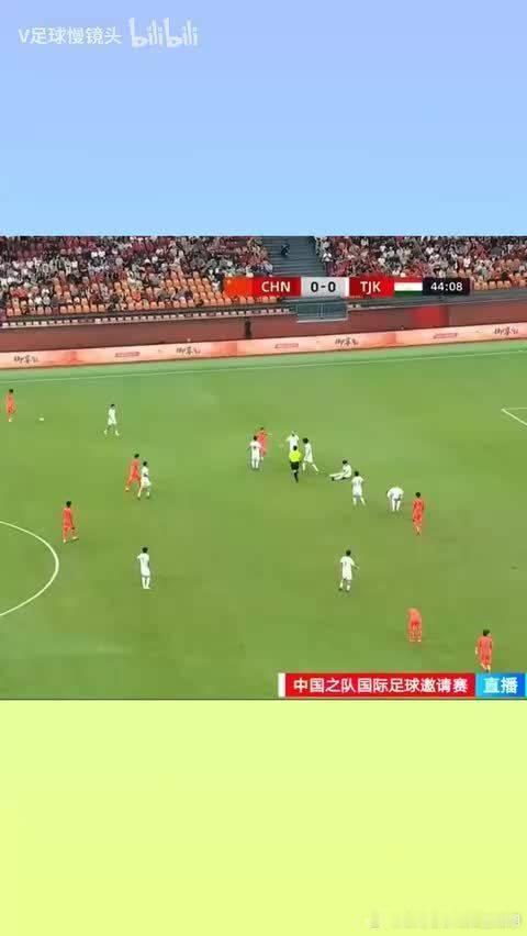 国足连续创两场历史性输球从0比3到0比5再到0比1，国足在本次国际比赛日连续三场