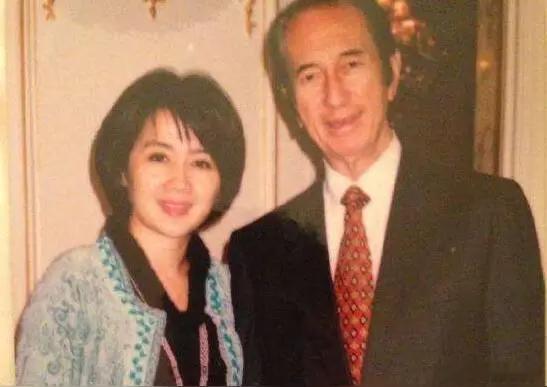 有一次，主持人问四太梁安琪：“赌王在78岁高龄时，你们生下了最后一个孩子，是不是