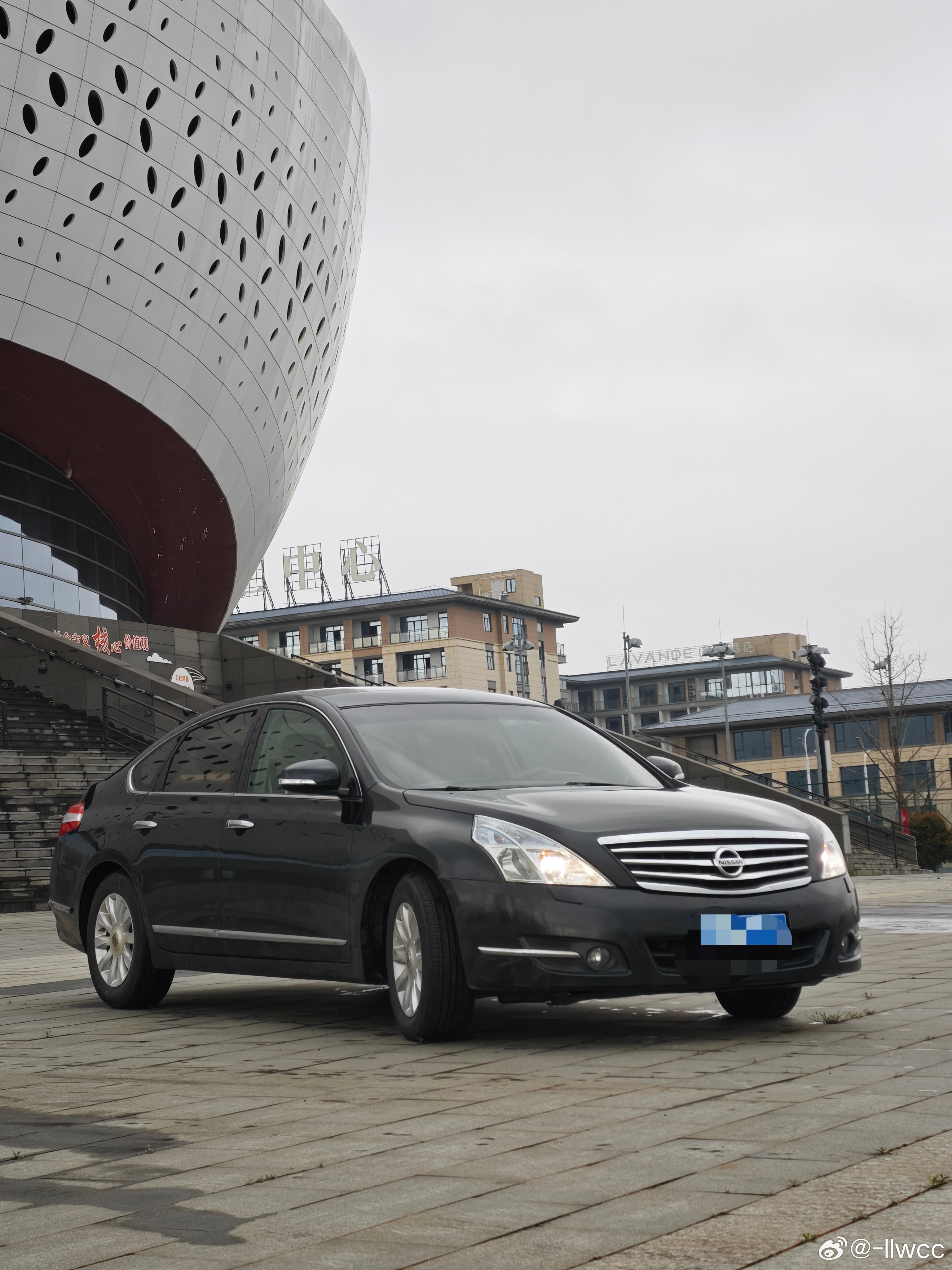 说说J32天籁，这个名字非常好听的、高级的东方美学座驾。小时候我真挺不喜欢这车的