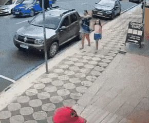 贱人必须强人治。怯懦只会让霸凌得寸进尺。