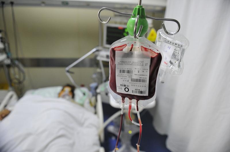 山东德州中心血站搞课题研究时，有个惊人发现。他们对19981例献血者血样筛查，竟