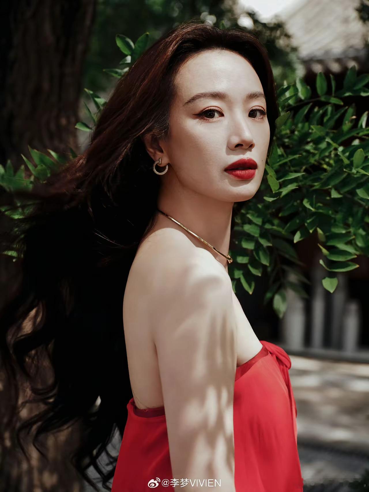 她是于正力捧的女演员，如今新剧搭档谭松韵出演《兰香如故》，现实中很真实！热播剧《