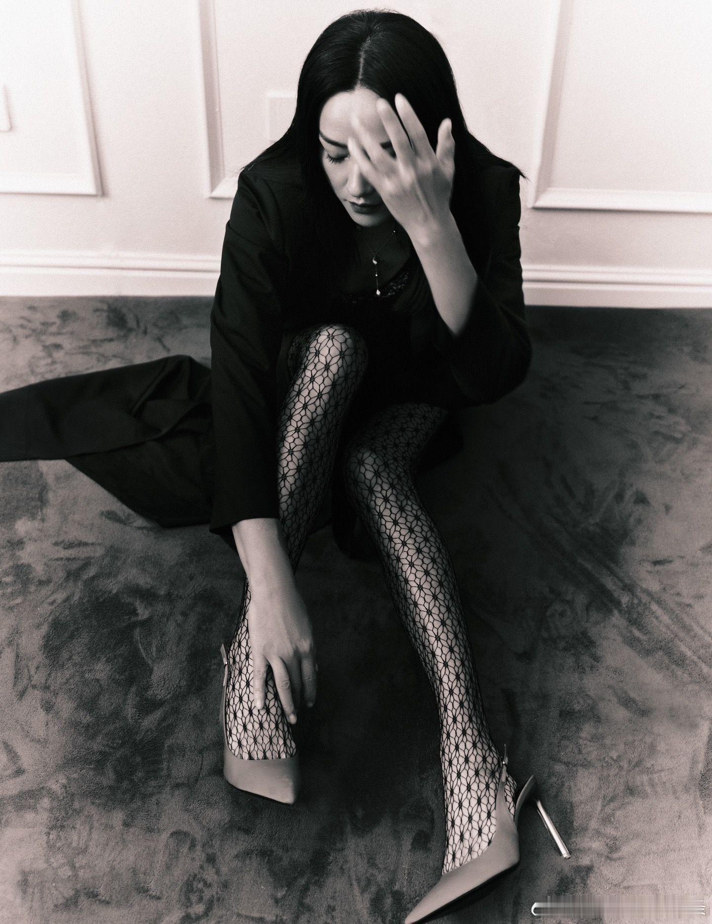 浪姐一公直播没有瞿颖虽未能亮相一公直播，瞿颖依旧是大家心中亮眼的存在。尊重节目组