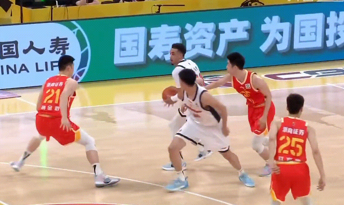 漂亮！王少杰切入上演单手劈扣，杜锋指导场边振臂庆祝，预定五佳球了 广厦男篮vs广