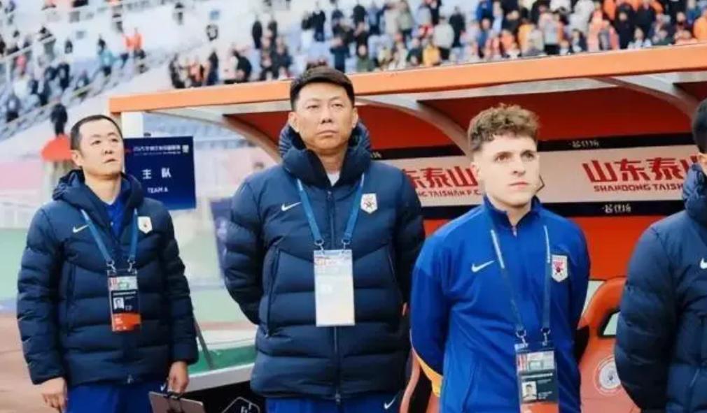 ⚽ 泰山队换帅，这个被嘲"只会说"的男人站出来了。
韩鹏辞职。宿茂臻辞职。
唐田