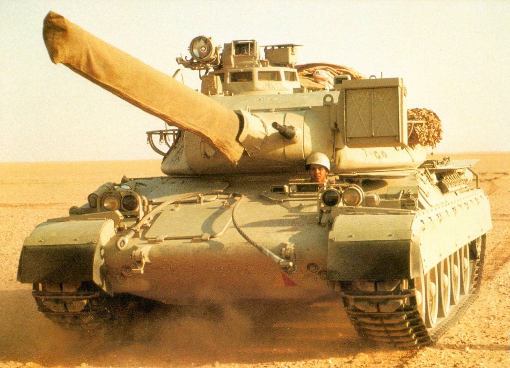 每天认识一件兵器 在“沙漠盾牌行动”期间，沙特阿拉伯的AMX-30S主战坦克执行