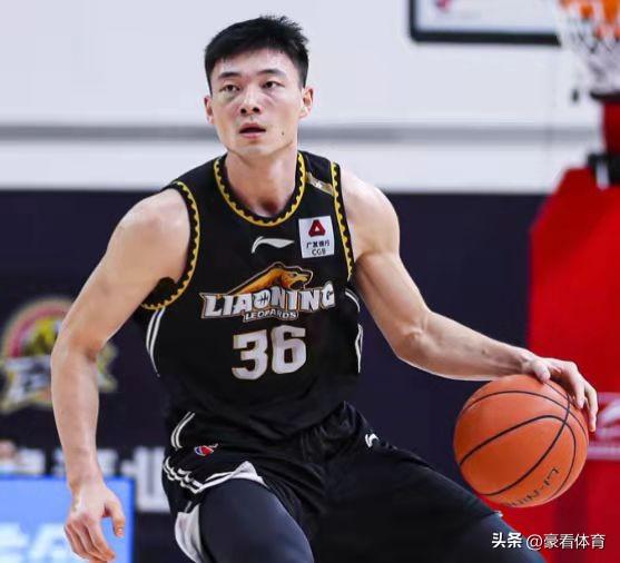 个人认为：CBA本赛季国产十大后卫，有一黑马入选。

1、赵继伟
2、赵睿
3、