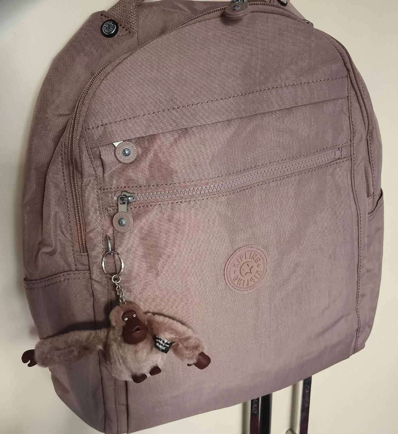 600元买的双肩包，被老公骂败家！
他说他80块钱买的背包背了十年。
但是他不知