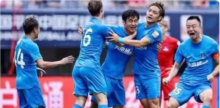 一直不明白！
南通支云不是叫卧草功夫队吗？
今年怎么又成了港协军！