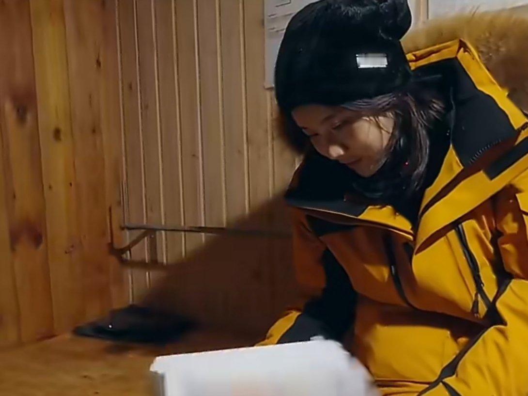 冰岛无人区木屋首现中文留言近日，中国一越野团队首次在冬季穿越冰岛无人区直抵几何中